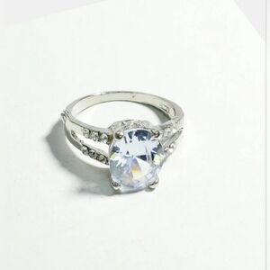 Classic ring with gemstone BNIB